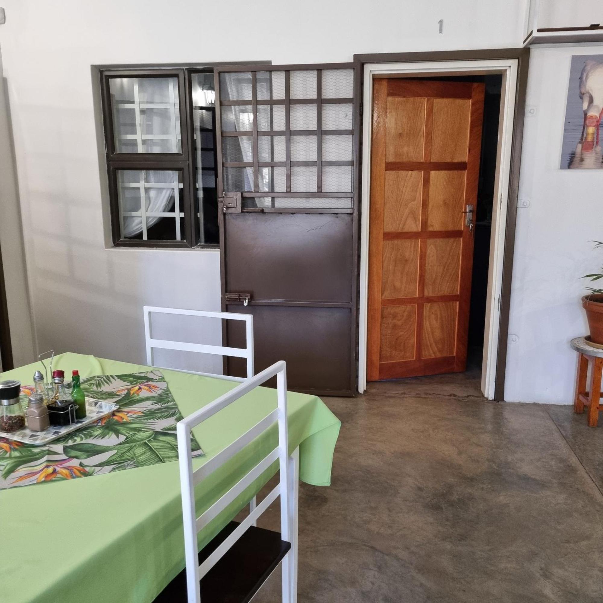 Olienhoff Guesthouse And Rest Camp Otavi Eksteriør bilde