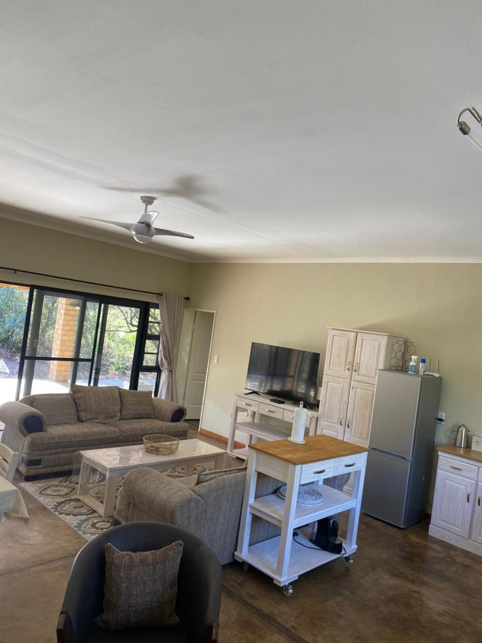 Olienhoff Guesthouse And Rest Camp Otavi Eksteriør bilde