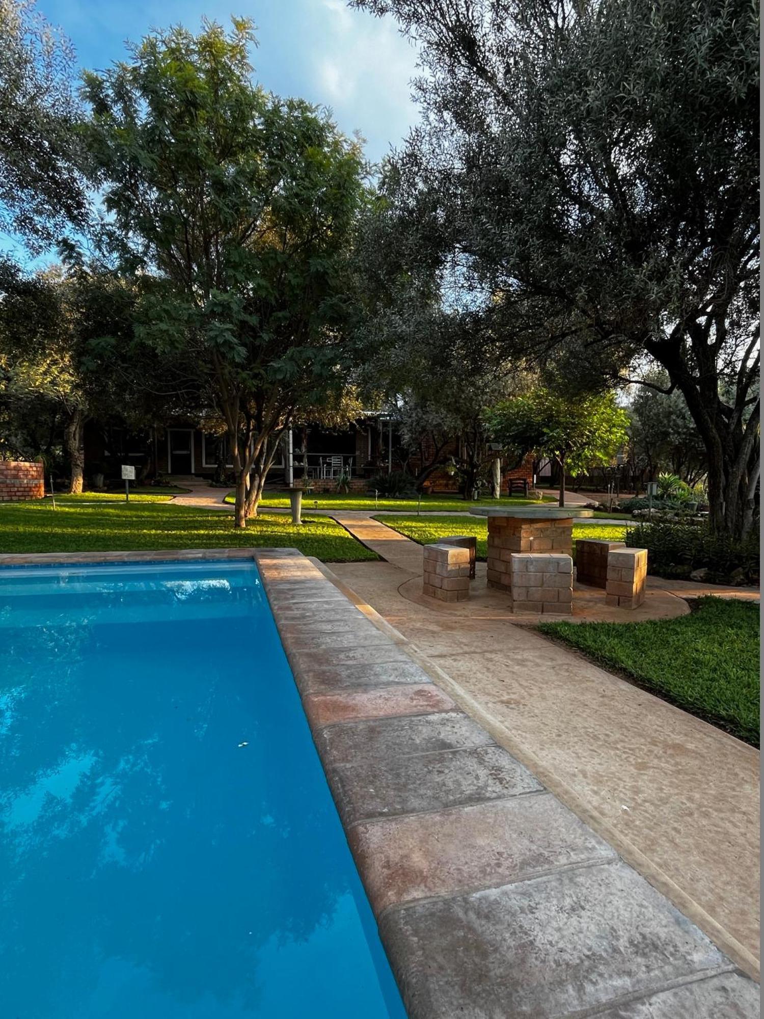 Olienhoff Guesthouse And Rest Camp Otavi Eksteriør bilde